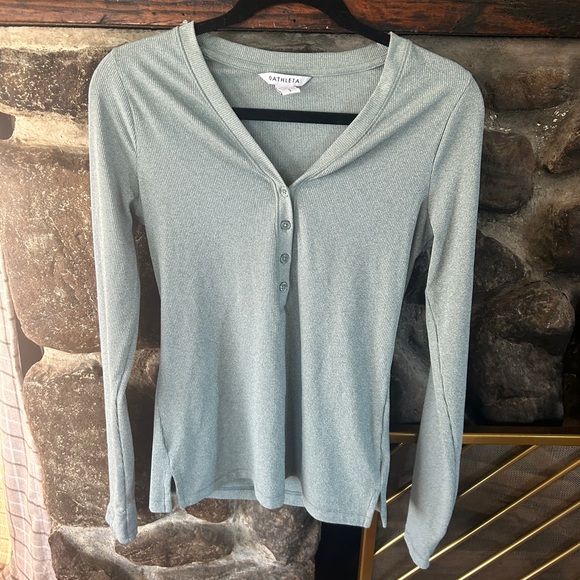 EUC Athleta Uptempo Ribbed Henley - Picture 2 of 4